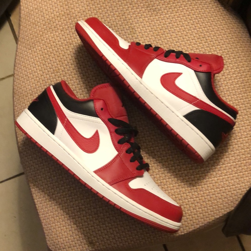 10/1 Host Pick 💋🏀⛹️‍♀️⛹️‍♂️🥇NEW NIKE* “Air Jordan 1 Low” NIB